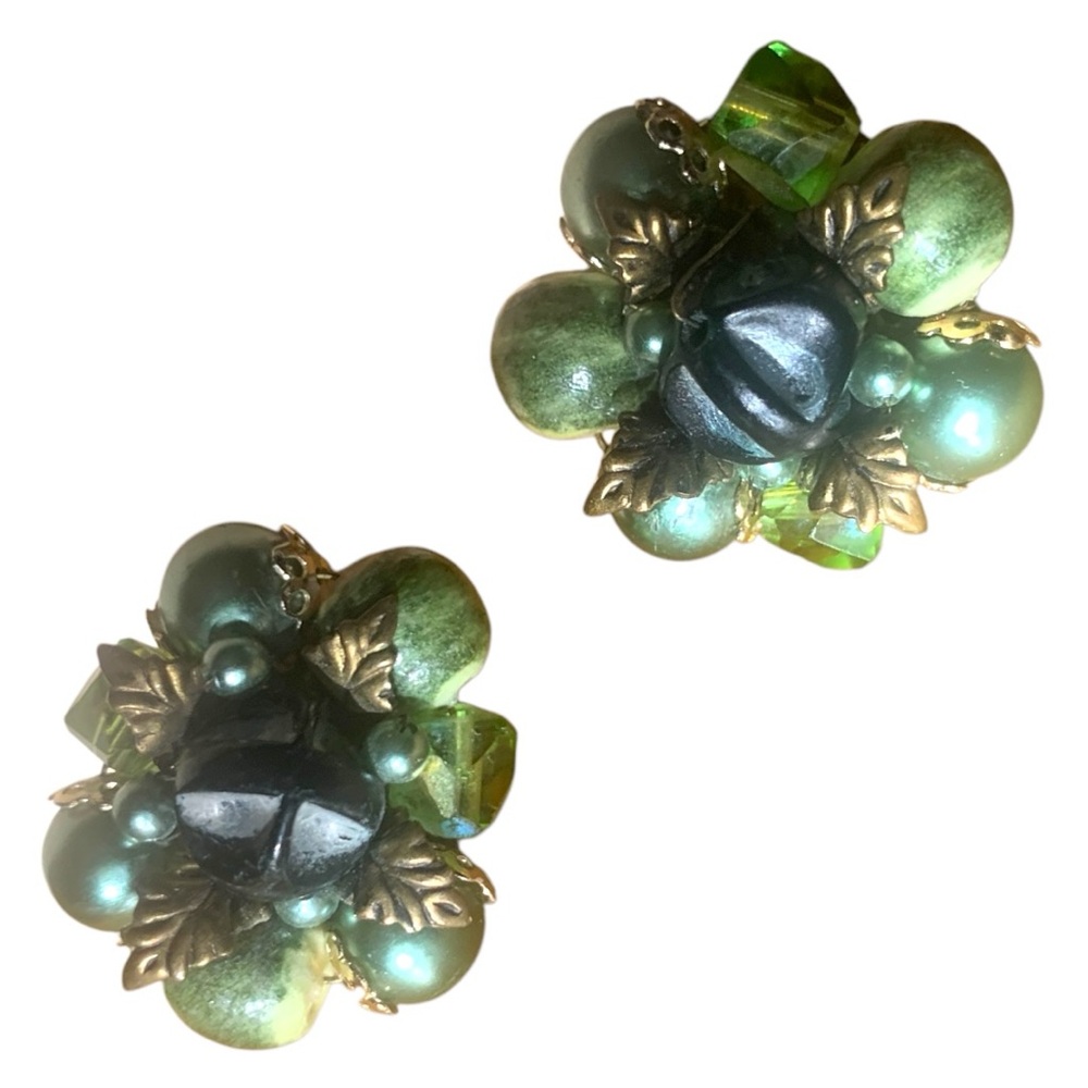 VTG 50s Japan Vendome Gilt Green Cluster Bead Gemstone Crystal Clip-On Earrings